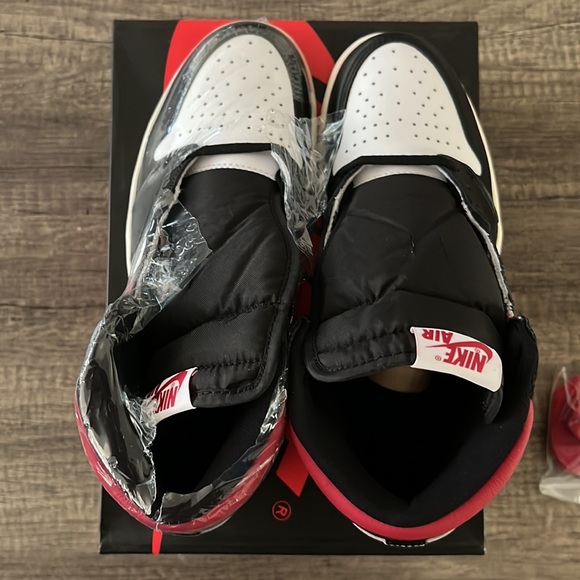 Air Jordan Retro 1 High OG Gym Red - Size M 9 - NWT - Picture 4 of 12